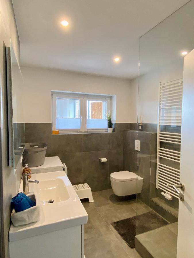 Traumhafte 115 Qm Ferienwohnung Am Steinhuder Meer, Ruhig, Komfortabel, Loggia, Parkplatz, Wifi Wunstorf Esterno foto