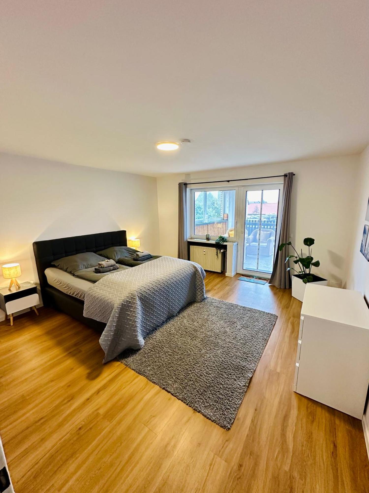 Traumhafte 115 Qm Ferienwohnung Am Steinhuder Meer, Ruhig, Komfortabel, Loggia, Parkplatz, Wifi Wunstorf Esterno foto