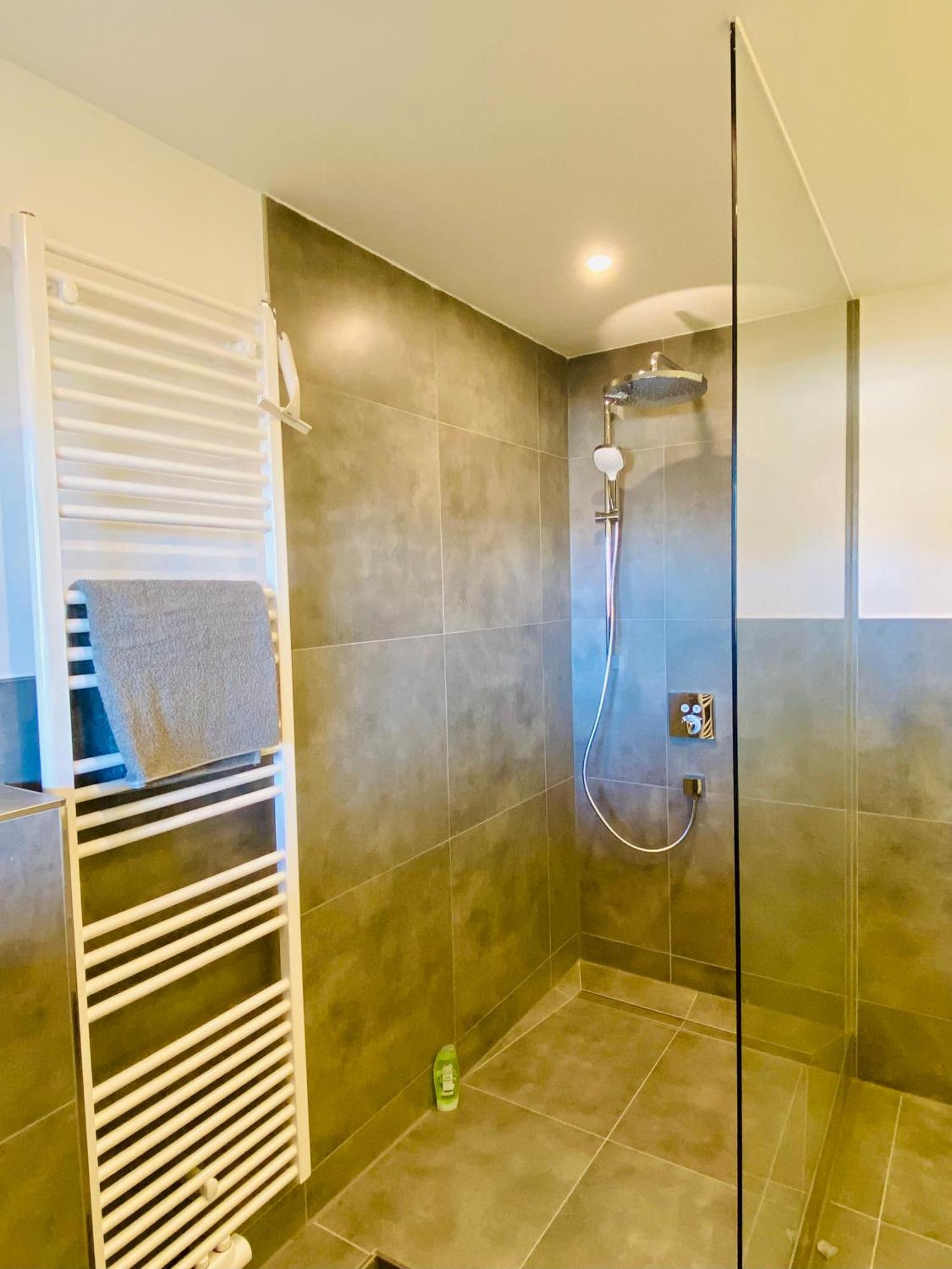 Traumhafte 115 Qm Ferienwohnung Am Steinhuder Meer, Ruhig, Komfortabel, Loggia, Parkplatz, Wifi Wunstorf Esterno foto